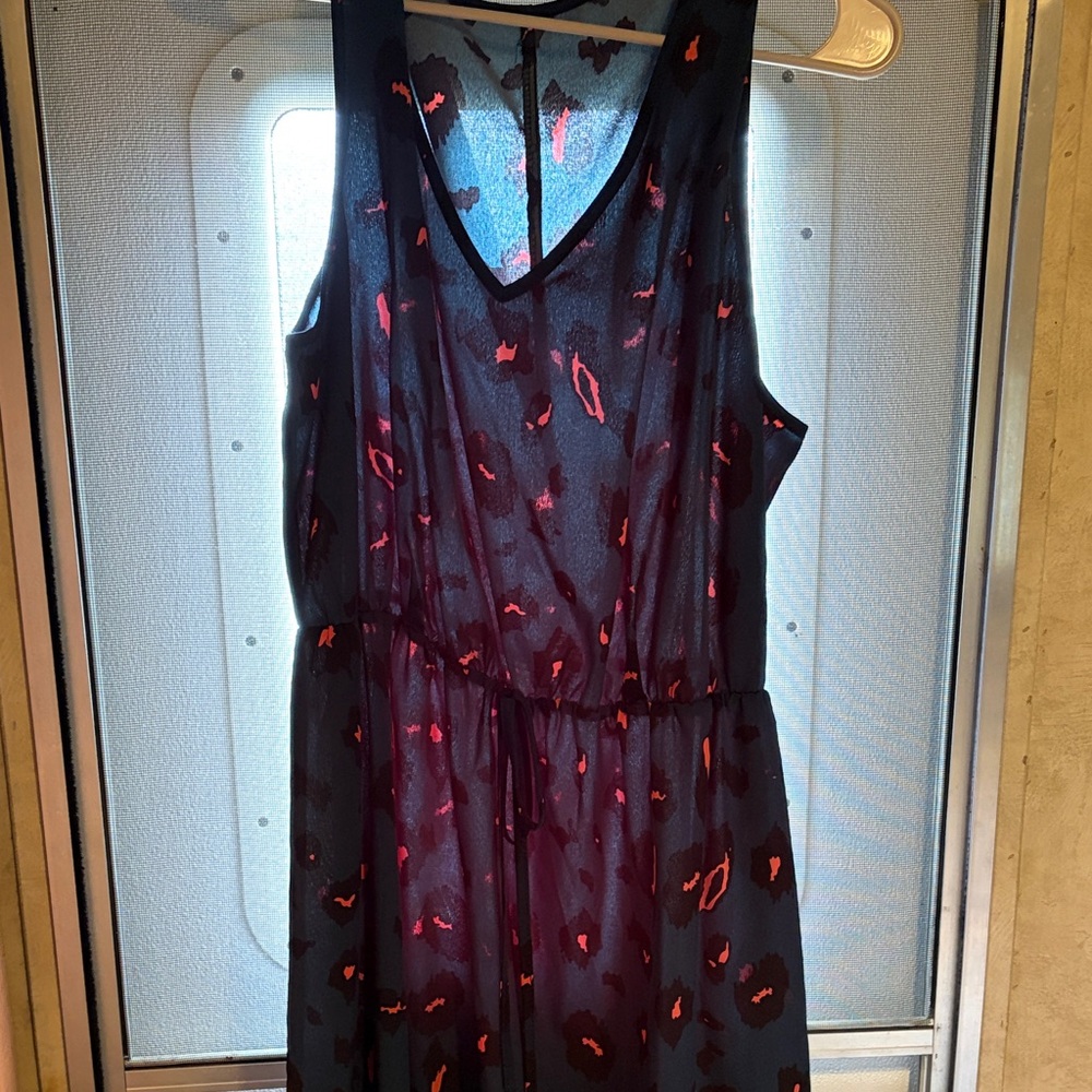 Elegant Black and Red Patterned Dress
